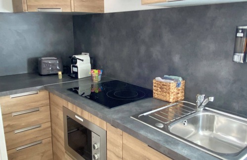 Margny-les-Compiegne House | Margnotine house with private courtyard and parking.