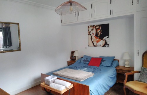 Perigueux Bed & Breakfast | Marguerite Room - 50s decoration , Continental breakfast included