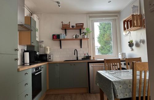 Restalrig Apartment | Maria- Bright and Modern City Center Apartment .
