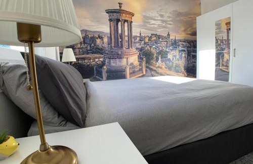 Restalrig Apartment | Maria- Bright and Modern City Center Apartment .