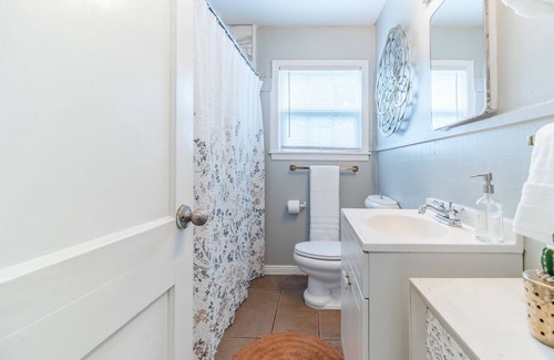Original Town House | Maria's Cottage - Minutes from downtown Carrollton & Pet friendly