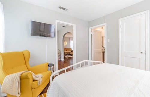 Original Town House | Maria's Cottage - Minutes from downtown Carrollton & Pet friendly