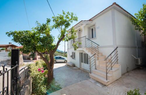 Vournikas Apartment | Marianna's and Aristidis' houses