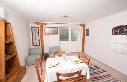 Vournikas Apartment | Marianna's and Aristidis' houses