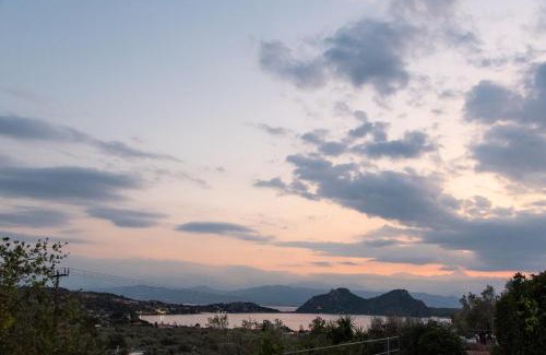 Limni Vouliagmenis Villa | Marianne's Olive Grove - Villa Loutraki