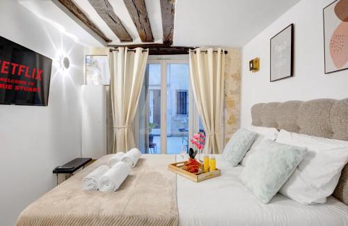 La Celle-sous-Gouzon Apartment | Marie Stuart Gem Heart of Montorgueil