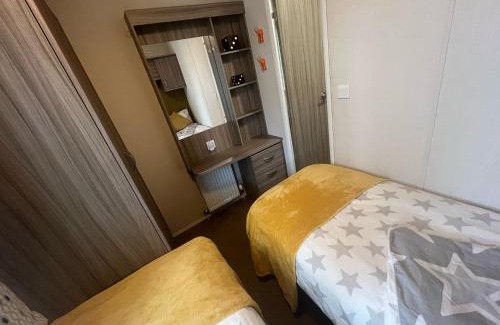 Ringwood Cabin | Marigold lodge 8 at Oakdene Forest Park