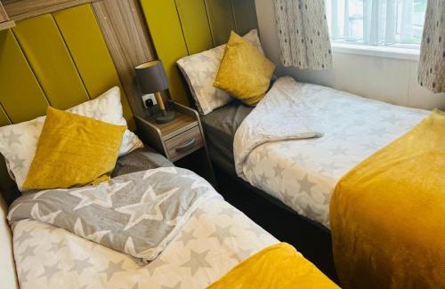 Ringwood Cabin | Marigold lodge 8 at Oakdene Forest Park