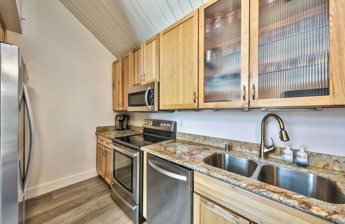 Tahoe Keys Condo | Marina Gateway: Tahoe Keys #47 Dock, Pools, Pets