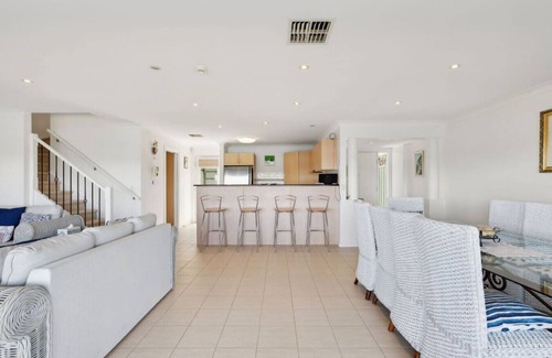 Nangkita House | Marina Views, family and small dog friendly