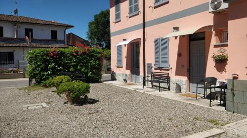 Cornale e Bastida House | Marinella Guest House