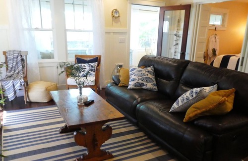Garibaldi House | Mariner's Retreat ~ A Downtown Garibaldi Oasis