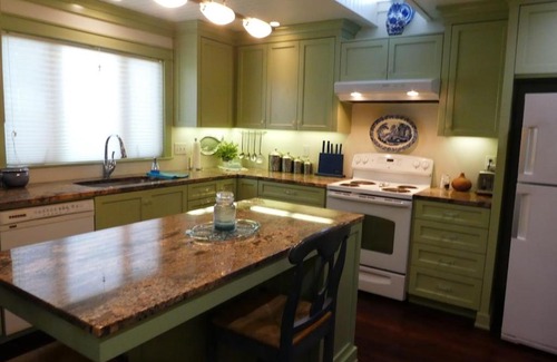 Garibaldi House | Mariner's Retreat ~ A Downtown Garibaldi Oasis
