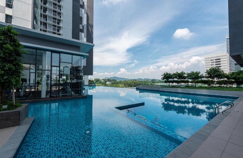 Sungai Buloh Apartment | Mario's suite direct MRT link & 50m infinity pool