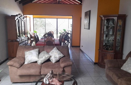 Alajuela House | Mario y Jeannette