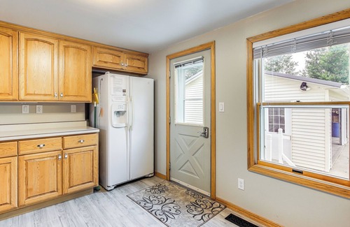 Marion House | Marion Retreat w/Patio, Grills & Fire Pit
