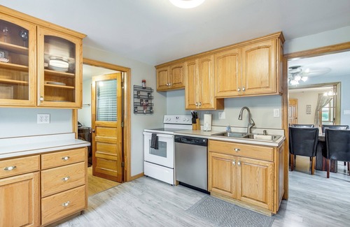 Marion House | Marion Retreat w/Patio, Grills & Fire Pit