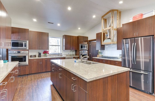 Brookline Station Cottage | Marionville Cottage on 70 Acres w/Recreation Room