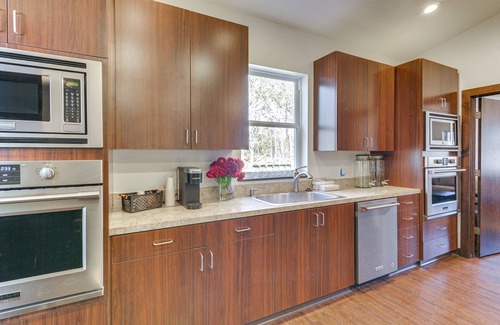 Brookline Station Cottage | Marionville Cottage on 70 Acres w/Recreation Room