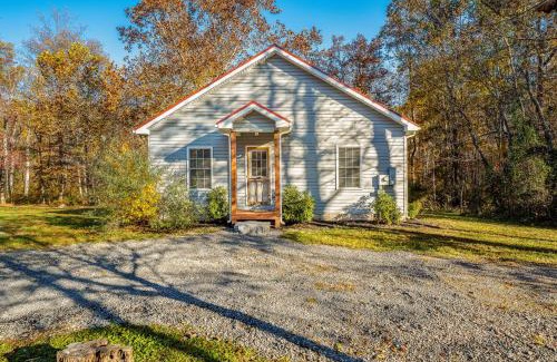 Berkeley Springs Ski Chalet | Mariposa Moon Cottage at Sleepy Creek - Wifi, Deck, Fire Pit, Creekside, View
