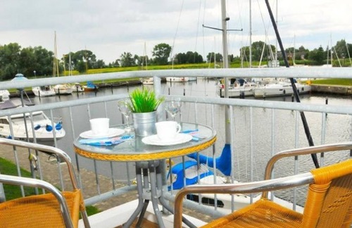 Ueckermuende Apartment | Maritime apartment in the marina of the lagoon town of Ueckermünde