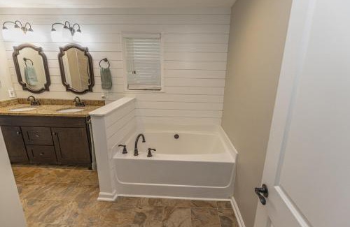 Jackson House | Mark and Faiths Lake House