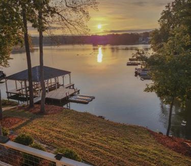 Jackson House | Mark and Faiths Lake House