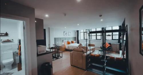 Northampton Apartment | Market Utopia, King Deluxe & Mini Deluxe Town Centre Studios, Business and Leisure Stays