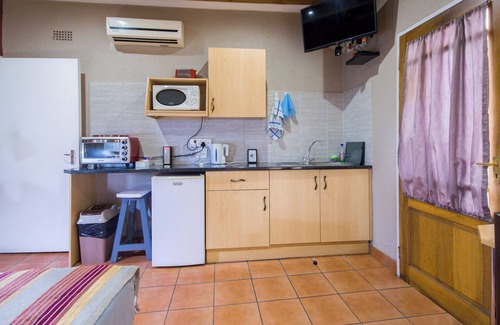 Germiston Bed & Breakfast | Marle' Lodge Bed & Breakfast