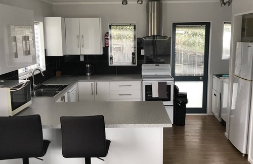 Stanmore Bay Cottage | Marlee Cottage - Self contained cottage with own access(FREE Wi-Fi)