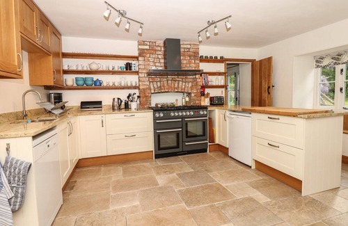 Bridport Cottage | MARLES FARMHOUSE, pet friendly, luxury holiday cottage in Salwayash