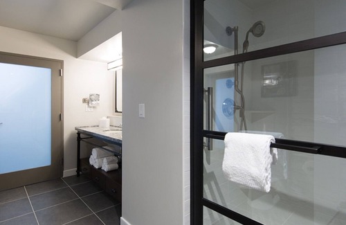 Civic Core Resort | Marriott's Vacation Club Pulse, San Diego King Suite - City view