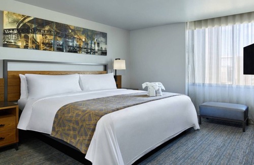 Civic Core Resort | Marriott's Vacation Club Pulse, San Diego King Suite - City view