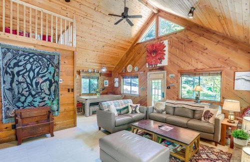 Wolf Laurel House | Mars Hill Cabin with Pool Table about 2 Mi to Wolf Ridge