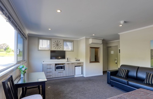 Lowburn Apartment | Marsden Lake Resort Central Otago