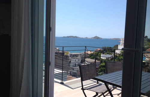 Roucas-Blanc House | Marseille corniche sea view suite