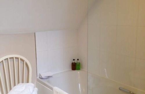 Rugeley Bed & Breakfast | Marsh Farm
