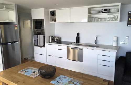 Mahurangi East House | Martins Bay - quiet Kiwiana Bach on the Beach - ideal for children