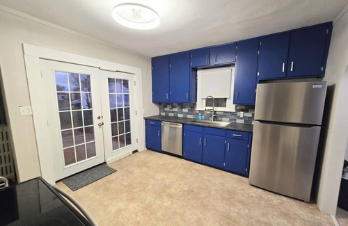 Oelwein House | Marvelous 3-bedroom/1.5 bath house with WiFi, full kitchen Oelwein