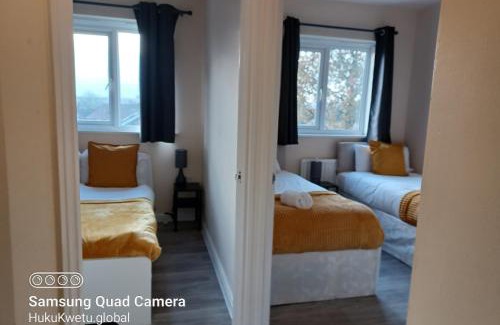 Newark upon Trent House | Marvyn-Five House-Huku Kwetu-3 Bedroom-Fully furnished-Quiet