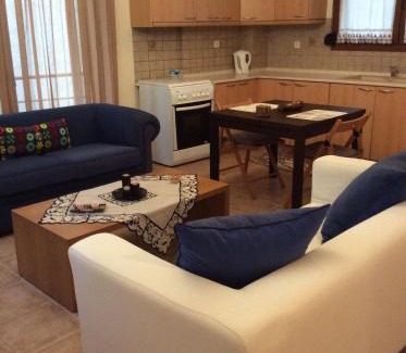 Plagiarion Apartment | Mary-Ann's Deluxe Apartment , 5km from PEREA