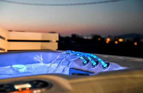 Akrotiri Apartment | Mary Castelia Villa 2 with Jacuzzi