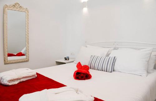 Akrotiri Apartment | Mary Castelia Villa 2 with Jacuzzi