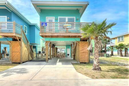 Port Aransas House | Mary Lou's Hideout (11th St Bungalows #19)