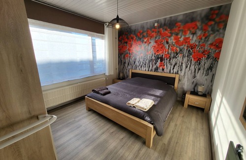 Templeuve Bed & Breakfast | Mary's Poppies, in the heart of a small, peaceful village, ideal for recharging your batteries!