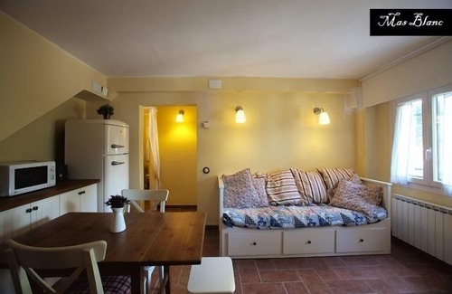 Sant Cugat del Valles Apartment | "Mas Blanc": to visit Barcelona in a different way. Your mediterranean refuge with garden and swimming-pool near city centre and the best beaches.