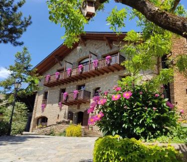 Montferrer I Castellbo Hotel | Mas D'en Roqueta