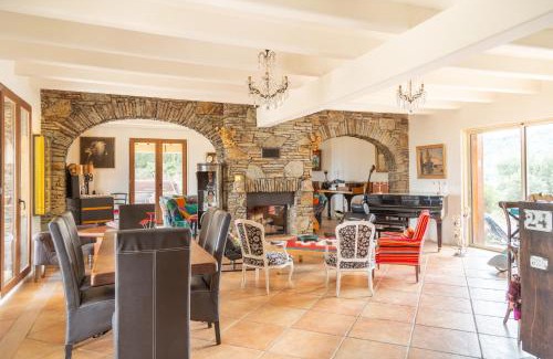 Oms Bed & Breakfast | Mas la Marchette
