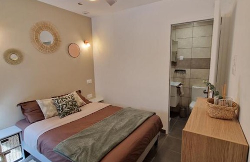 Ferrieres-les-Verreries Bed & Breakfast | Mas les jasses Chambre d'hôte calme et agréable à la campagne