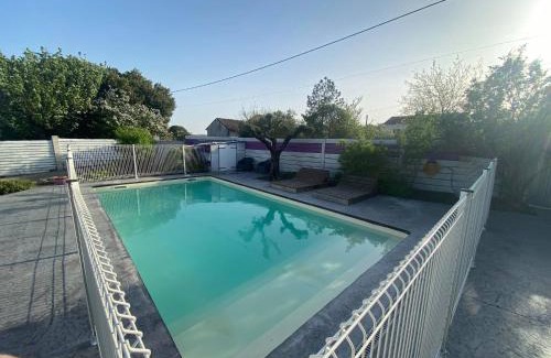 Saint-Privat-des-Vieux House | mas pour 10 personnes avec jacuzzi